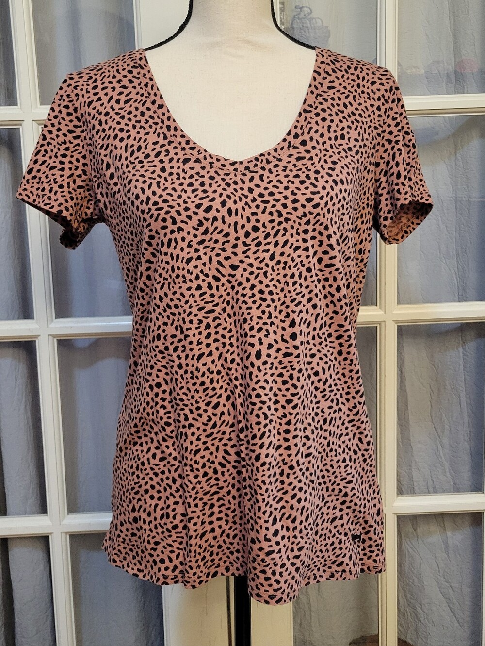 PINK Victoria's Secret Pink Leopard-Print Short Sleeve V-Neck Tee